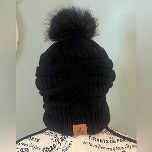 Lorome Black Cable Knit Hat with Pom Pom | OS | Like New